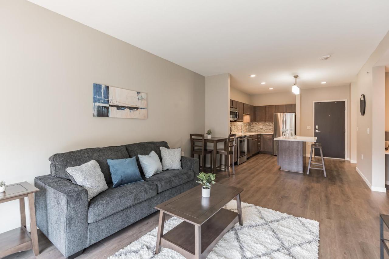 Frontdesk Confluence On 3Rd Apt Downtown Riverwalk Trails Des Moines Ruang foto