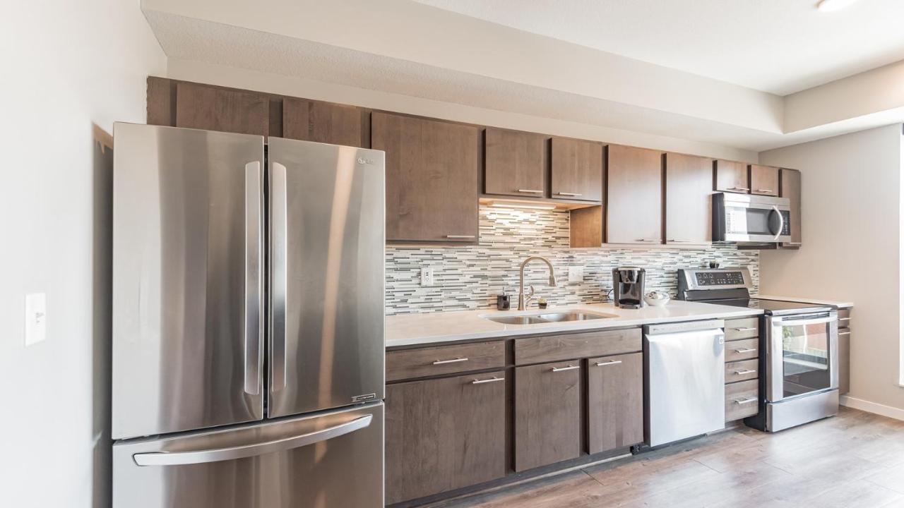 Frontdesk Confluence On 3Rd Apt Downtown Riverwalk Trails Des Moines Bagian luar foto