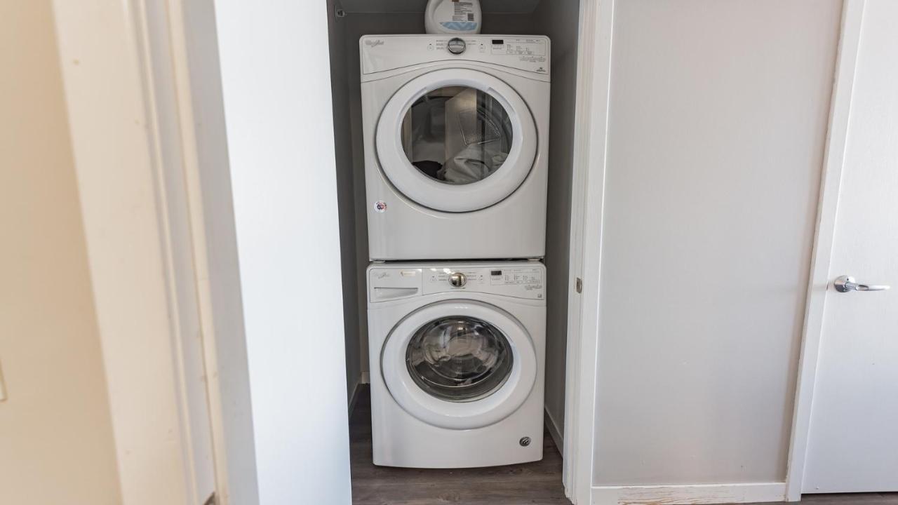 Frontdesk Confluence On 3Rd Apt Downtown Riverwalk Trails Des Moines Bagian luar foto