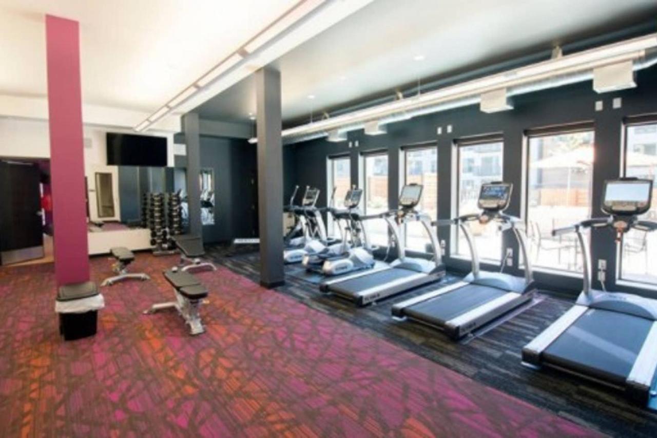 Frontdesk Confluence On 3Rd Apt Downtown Riverwalk Trails Des Moines Bagian luar foto