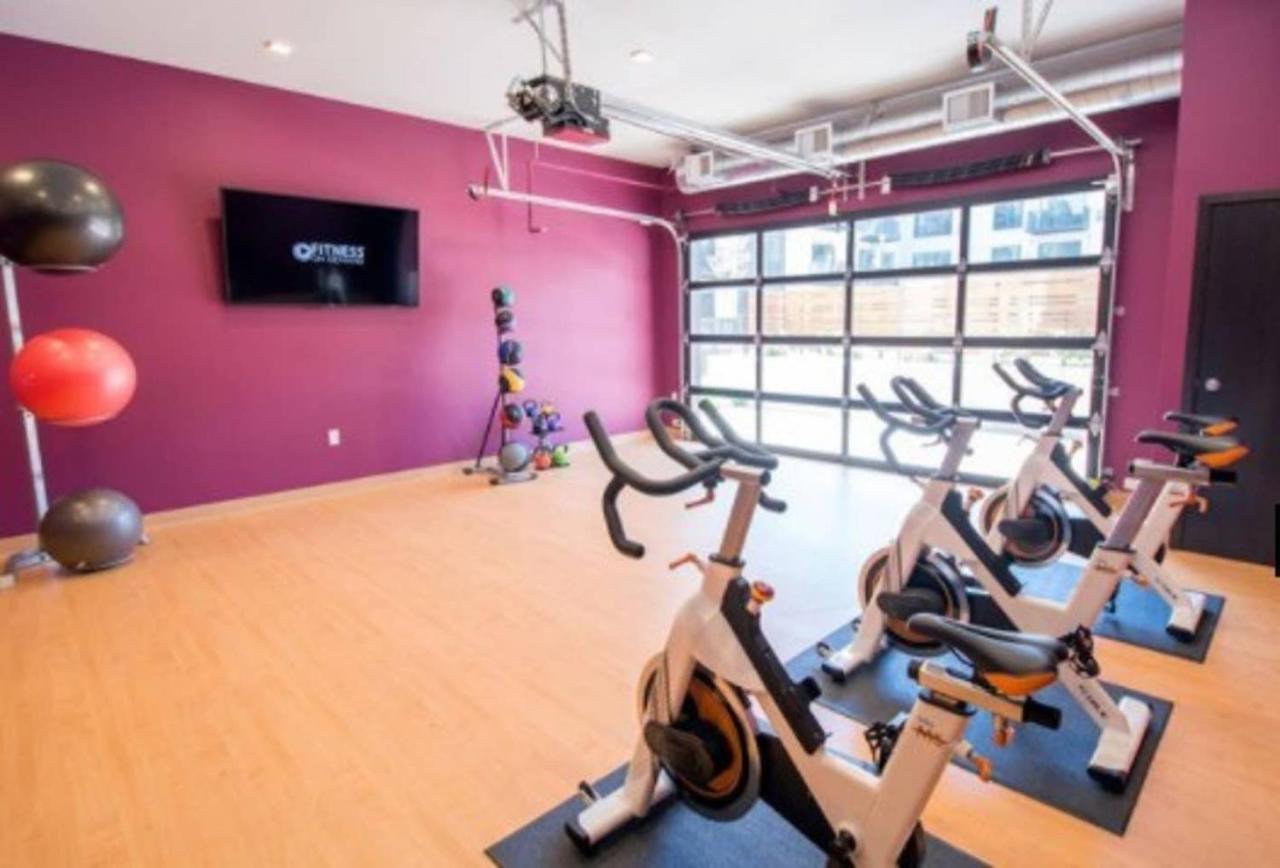 Frontdesk Confluence On 3Rd Apt Downtown Riverwalk Trails Des Moines Bagian luar foto